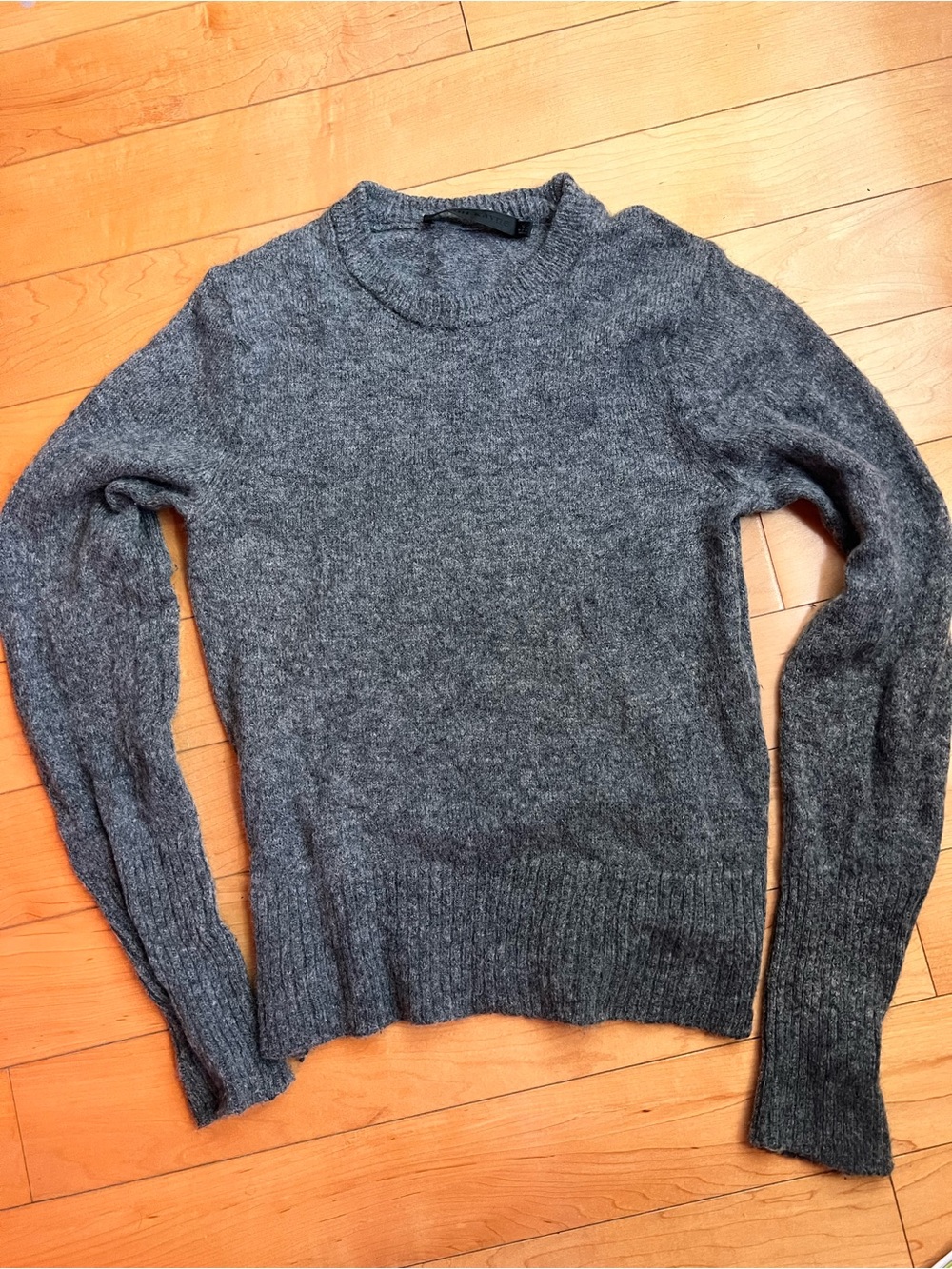 Jenni Kayne Charcoal Gray Crewneck Wool Sweater. Fitted fit.